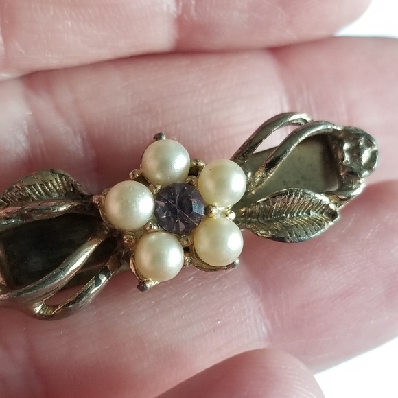 Relisted - Vintage clip brooch faux pearls gold tone - Picture 5 of 8